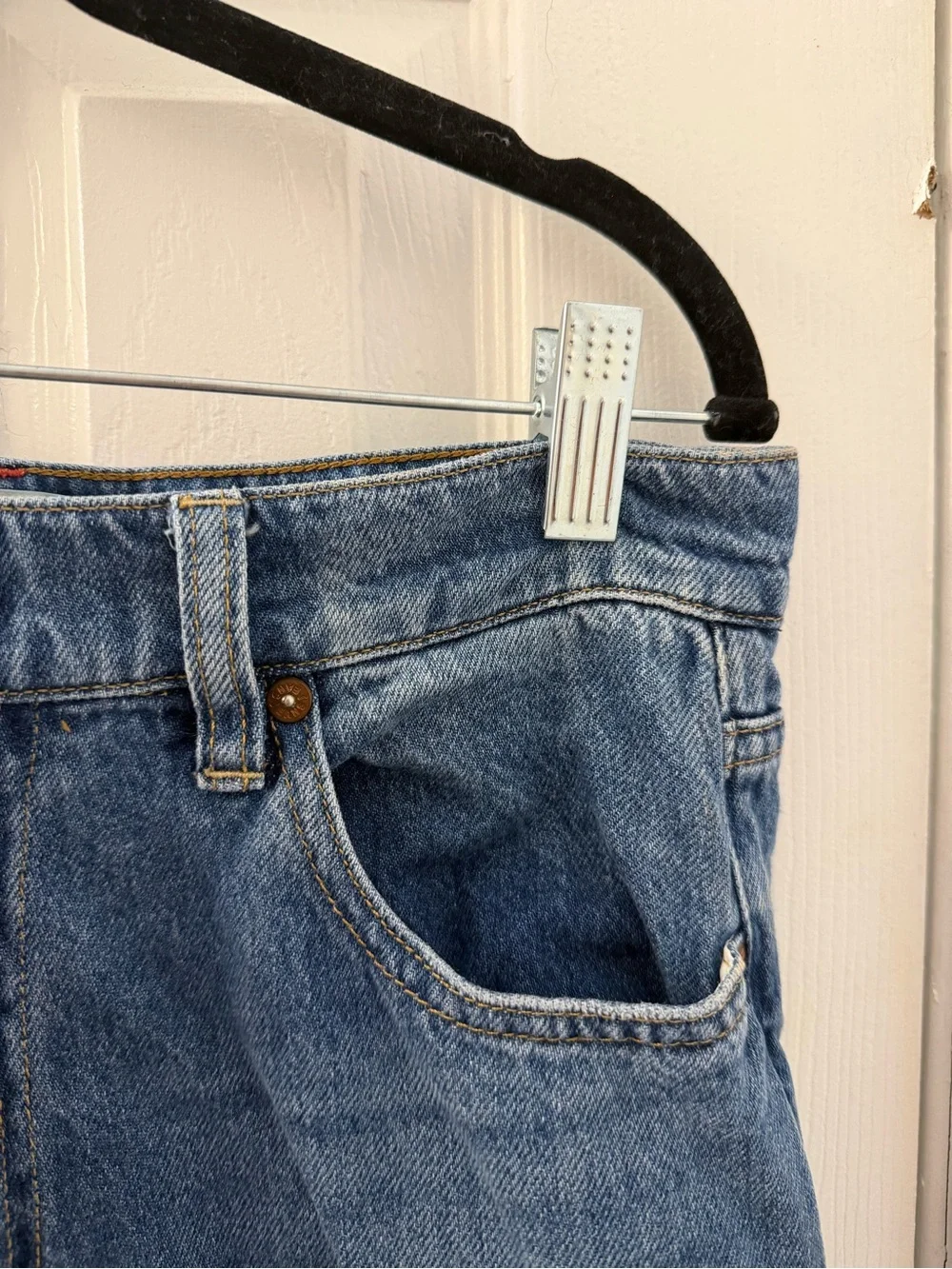 Alice + Olivia Weezy Full-Length Jean in Avery Blue size 29
